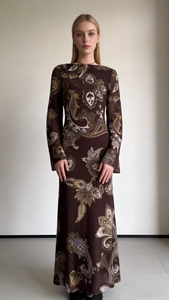 Abito di Lusso Vintage con Stampa Paisley, Collo Rotondo e Design in Rete Sensuale che Esalta il Fascino Retrò - Product Image 2