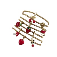Nouveauté 2025, vente flash, bijoux hip-hop unisexe tendance, plaqué or, motif fraise cerise, goutte d'huile, couleur durable, élément fruité, pour fête