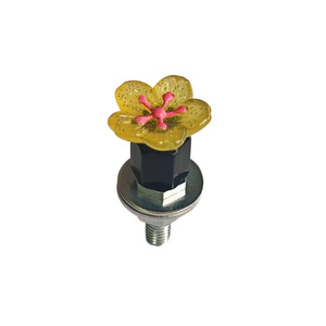 Tornillo de matrícula Flower 525 de aleación de aluminio grado 8.8 para piezas de modificación del chasis trasero de motocicleta - Product Image 3