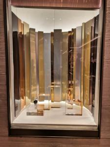 แท่นโชว์อะคริลิคทรงลูกบาศก์ไล่เฉดสีระดับไฮเอนด์  บล็อกอะคริลิคใสสำหรับโชว์เครื่องประดับ อุปกรณ์จัดแสดงสินค้าสุดหรู - Product Image 5