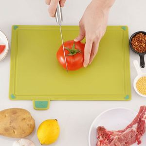 Accesorios de Cocina Más Vendidos, Juego de 4 Tablas de Cortar Inteligentes de Plástico con Código de Color e Indice, con Soporte - Product Image 4