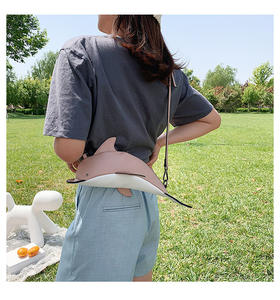 Mignon dessin animé dauphin forme femmes décontracté téléphone sac à main pochette sac à main élégant drôle personnalisé Pu cuir sac à bandoulière - Product Image 3