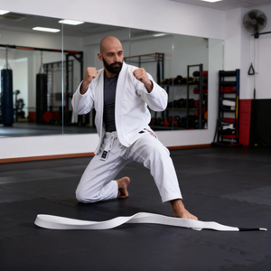 <span class=keywords><strong>Kimono</strong></span> de Jiu-Jitsu en tissu tissé or 480 GSM - <span class=keywords><strong>Kimono</strong></span> de Jiu-Jitsu de qualité supérieure et <span class=keywords><strong>Kimono</strong></span> Gi pour la compétition, col en caoutchouc, broderie personnalisée, conforme à la norme IBJJF - Product Image 1