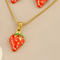 Vergulde roestvrijstalen aardbeienhanger ketting oorringen sieradenset emaille dames schattig fruit
