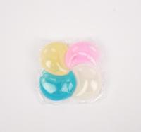Capsules de lessive concentrées OEM 4-en-1 écologiques jetables, protection des couleurs, puissant détachant