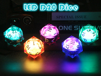 Dés à 20 faces géants en résine LED polyédrique de 55 mm à bords tranchants avec poisson bleu pour les jeux de rôle TTRPG