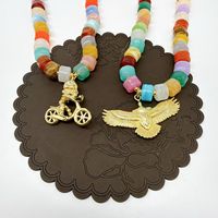 Collier d'été coloré en perles de résine avec breloques cœur, homard, poisson et tortue plaqué or