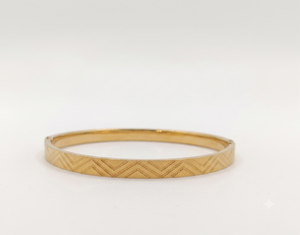 DIVYORO Bracelet Kada sophistiqué en or avec texture chevron subtile pour femme, bracelet de créateur plaqué or, idéal pour mariage et fêtes nuptiales - Product Image 3