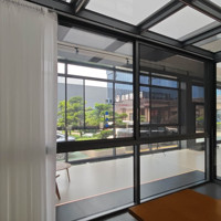 Deioux Hochleistungs-UPVC-Doppelschiebefenster mit Dreifach-Schienensystem für Balkone zum Direktpreis ab Werk