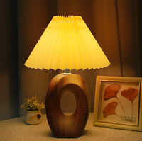 Lampe de table vintage plissée de style nordique en céramique pour chambre/étude, lampe de chevet haut de gamme, éclairage d'ambiance décoratif, veilleuse