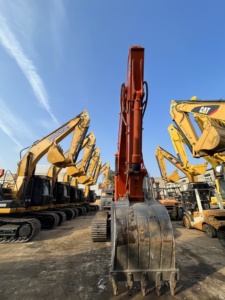 Excavadora Usada Hitachi ZX200-5G Tipo Oruga, 20 Toneladas, Motor Diésel, Pocas Horas, Bien Mantenida, Incluye Bomba Hidráulica y Cucharón - Product Image 2