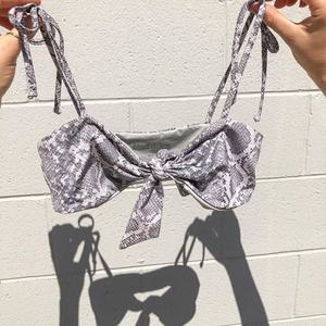 Traje de Baño Sexy de Una Pieza con Logo Personalizado, Bikini Halter, Color Sólido, Estampado de Puntos, Tanga en V, Micro Bra - Product Image 2