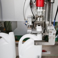 Machine de capsulage et de fermeture automatique, pour capsulage de bouteilles en plastique, avec type de suivi, vis, trieuse de couvercles en plastique