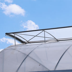 Serre agricole moderne avec fenêtres verticales pour la culture de tomates et de fraises - Product Image 4