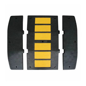 Rallentatore di velocità in gomma anti-pressione 500x900x50mm 18kg con tappo terminale da 3kg per logistica portuale e ingressi industriali - Product Image 4