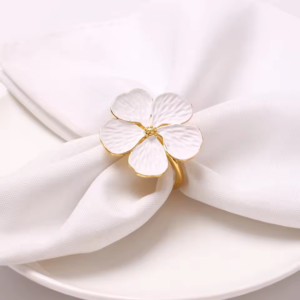 Plum Blossom Napkin Buckle, Bloom Napkin Ring,Flower Types Decoration Napkin Holder for Hotel Parties Feast Dining Table
