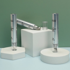 Tube de crème pour les yeux argenté avec logo personnalisé, tête de brosse massante en acier inoxydable, emballage cosmétique vide en plastique souple à presser pour soins de la peau - Product Image 3