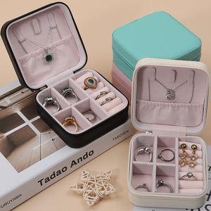 Boîte de rangement de cadeau de bijoux rectangulaire écologique de <span class=keywords><strong>luxe</strong></span> en gros, petit organisateur de voyage portable en <span class=keywords><strong>cuir</strong></span> PU noir avec logo personnalisé - Product Image 1
