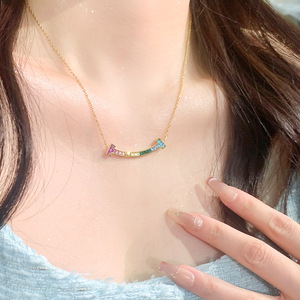 Nuova Collana in Acciaio al Titanio con Cristallo Quadrato Arcobaleno, Stile Mori di Lusso Leggero, Catena Resistente all'Ossidazione per Donne - Product Image 3