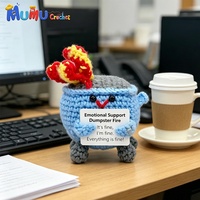 Vente en gros de poupées Amigurumi au crochet faites main personnalisées, modèle Dumpster Fire, avec carte de soutien émotionnel positive, cadeau amusant pour les fournitures de boutiques de cadeaux