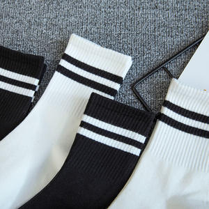 Pur coton noir blanc rayure Crew Type Anti-odeur fille garçons uniforme scolaire pas cher jeunes hommes femmes Couple chaussettes décontracté pour les enfants - Product Image 4