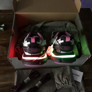 Zapatillas Deportivas de Diseño 2026 Track 3.0 con Luz LED, Zapatos Deportivos de Lujo para Correr, Zapatos de Estilo Deportivo con LED para Caminar - Product Image 1