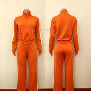 Nuovi Arrivi Abbigliamento Y2k, Tuta in Velluto a Righe con Logo Personalizzato per Donne, Giacca con Zip e Pantaloni Jogger, <span class=keywords><strong>Set</strong></span> <span class=keywords><strong>Due</strong></span> <span class=keywords><strong>Pezzi</strong></span> da <span class=keywords><strong>Donna</strong></span> - Product Image 3