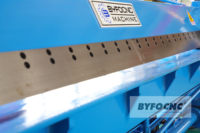 Machine à plier électrique BYFO pour tôles d'une épaisseur de 1,5 mm