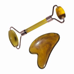 Juego de piezas de gua sha en forma de corazón color ámbar, masajeador facial de doble rodillo - Product Image 4