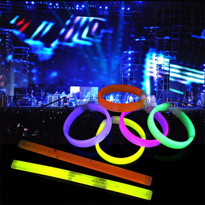 Pulsera deportiva con luz LED para fiestas, pulsera deportiva con brillo en la oscuridad, suministros para conciertos, festivales y fiestas - Product Image 4
