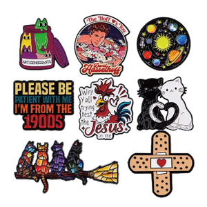 Broches et épingles en métal en gros, motifs de dessins animés, citations, animaux mignons, planètes, lettres anglaises créatives, pour accessoires vestimentaires - Product Image 1