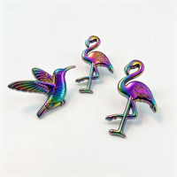 Badge en émail dur et doux, forme irrégulière, plaqué arc-en-ciel, personnalisé OEM, souvenir, broche décorative, en fer estampé moderne