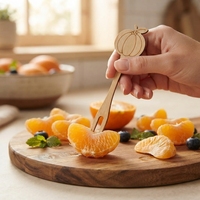 Natuurlijke oranjevormige bamboe fruitvork, DGCCRF goedgekeurd, milieuvriendelijke wegwerp dessertvork voor fruitplateau's en bars.