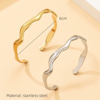   Bracelet en acier inoxydable vintage et minimaliste en forme de vague, inaltérable, avec ouverture réglable