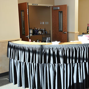 Rodapié de mesa duradero de lujo para eventos de alta gama y suministros para fiestas de primera calidad - Product Image 3