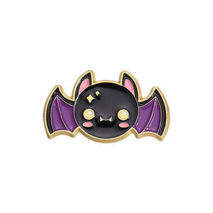 Ailes de chauve-souris de <span class=keywords><strong>magicien</strong></span> en alliage d'émail avec placage de nickel noir, imprimé UV, dessin animé gravé, européen et <span class=keywords><strong>américain</strong></span>, Halloween - Product Image 6