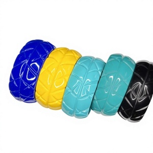 Juego de Pulseras Geométricas de Resina Acrílica, Cuatro Pulseras Apilables en Azul Turquesa, Marino, Crema, Coloridas, Modernas, Unisex - Product Image 4