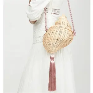 Factory customize new design ins popular conch shape summer beach bag handmade rattan weave cross body shoulder bag for girl