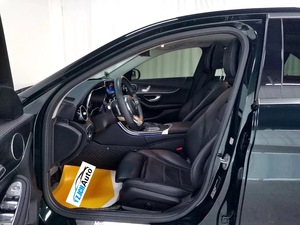 Mercedes-Benz C200L <span class=keywords><strong>2021</strong></span>, Edición Deportiva, 4 Puertas, 5 Asientos, Sedán en Excelente Estado, con un Interior Oscuro y Lujoso - Product Image 5