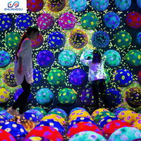 Esfera Metálica Giratoria Inflable para Pared y Piso con Proyección Interactiva 3D Inmersiva Sqarcade, Proyector 3D para Entretenimiento en Interiores