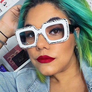 2026年 最新トレンド レトロファッションメガネ ホワイトスクエアフレーム ゼブラ柄 厚い長方形デザイン 男女兼用 - Product Image 2