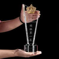 Logo personnalisé Médailles Tasses Cristal Pageant Verre Trophée Avec Couronne En Métal pour Le Championnat
