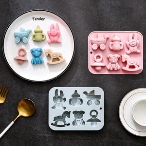 Moule en silicone à <span class=keywords><strong>thème</strong></span> bébé à 6 cavités pour le chocolat et le hochet de la sucette, y compris le <span class=keywords><strong>cheval</strong></span> à bascule, durable et facile à utiliser - Product Image 4