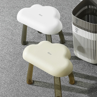 Nouveau design moderne pieds ambrés transparents en forme de nuage tabouret pouf pour dressing tabouret de maquillage pour chambre à coucher de luxe léger