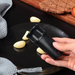 Ensemble d'outils à l'<span class=keywords><strong>ail</strong></span> 4 pièces : éplucheur en silicone + presse + grattoir + brosse de nettoyage, préparation facile, gadgets de cuisine compatibles lave-vaisselle - Product Image 4