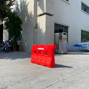 Borne de sécurité en HDPE de 65 cm de hauteur à trois trous, remplissable d'eau - Product Image 5