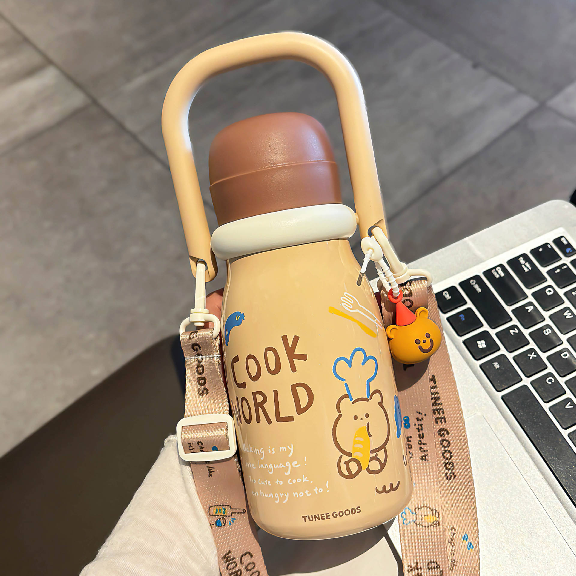 สีน้ำตาล