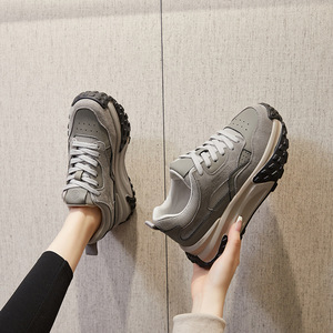 Nouvelles baskets blanches décontractées pour femmes 2026 – Chaussures polyvalentes à semelles épaisses, approuvées par la marque - Product Image 5