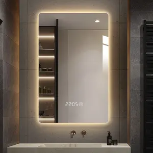 Espejo de baño LED moderno versátil con reloj Sensor inteligente Luz táctil Eliminador de niebla Espejo de tocador montado en la pared Hoteles-Barato