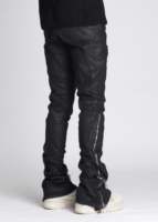 Jean en denim noir ciré personnalisé de haute qualité 2026, coupe slim évasée avec empiècements, chaîne, patch cargo et fermeture éclair, style Y2K, streetwear OEM pour homme